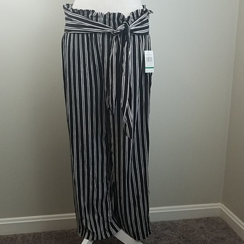 NWT Verve Striped Blk & Wht cropped wide leg pants